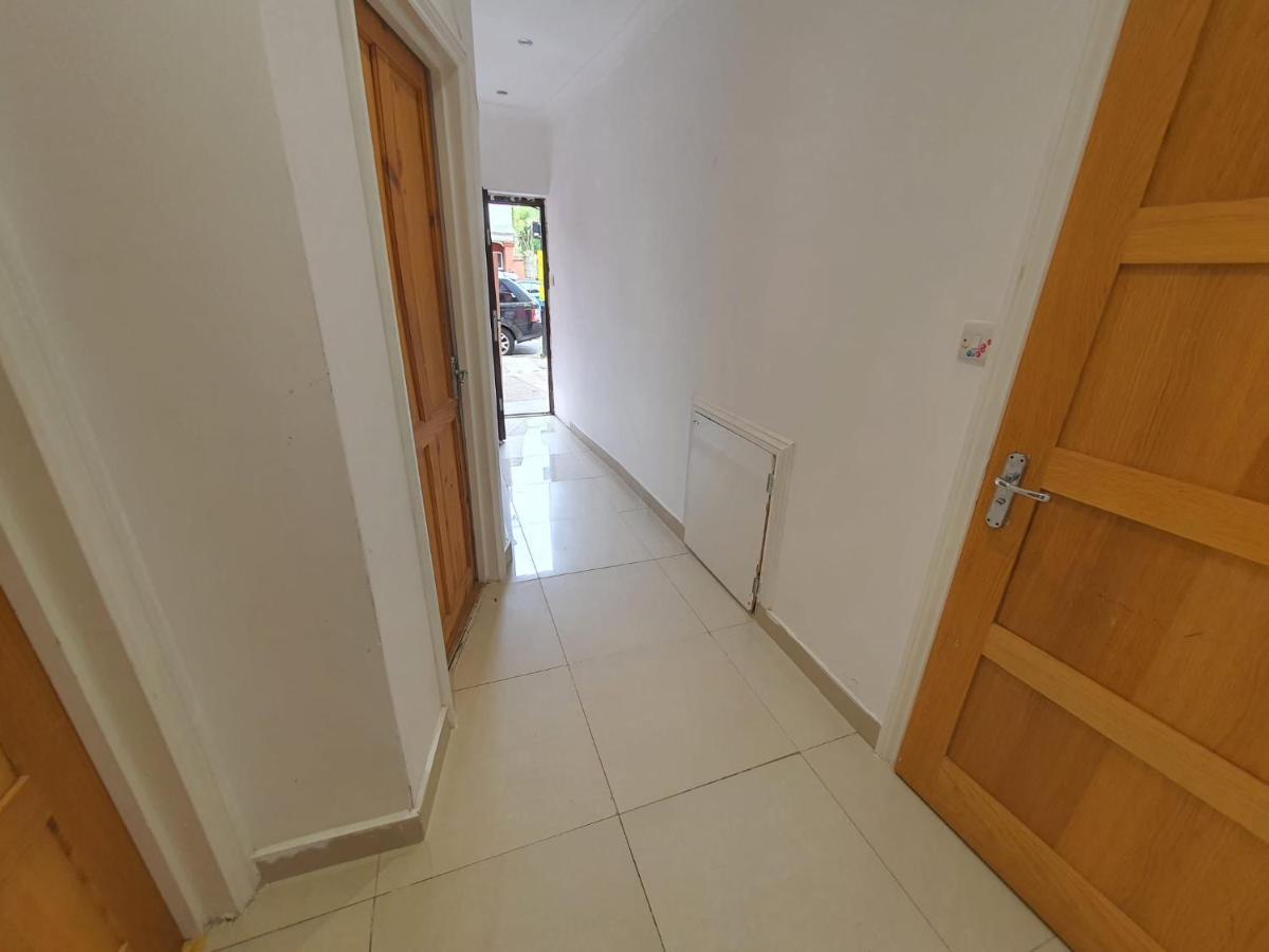 Private Room- Direct Travel Central/ Heathrow London Exteriör bild