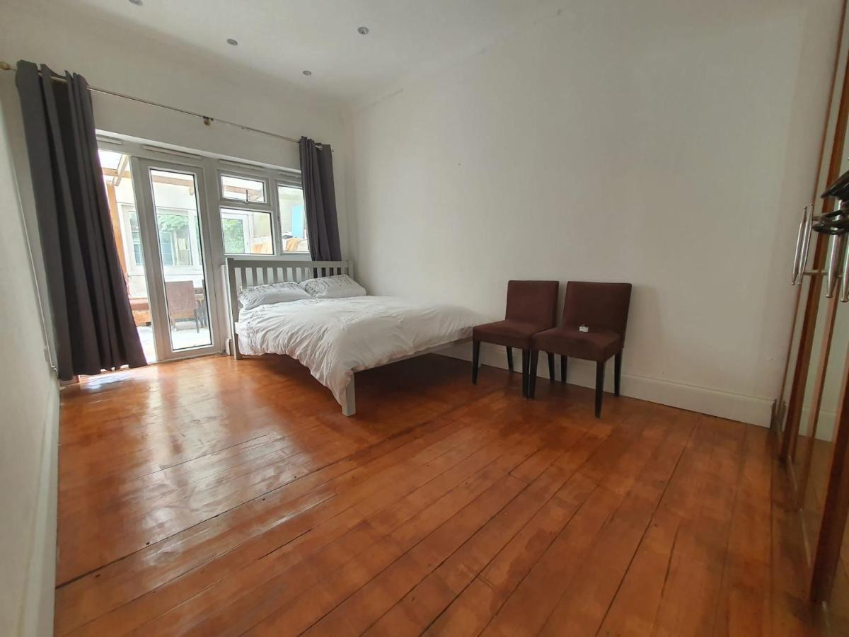 Private Room- Direct Travel Central/ Heathrow London Exteriör bild