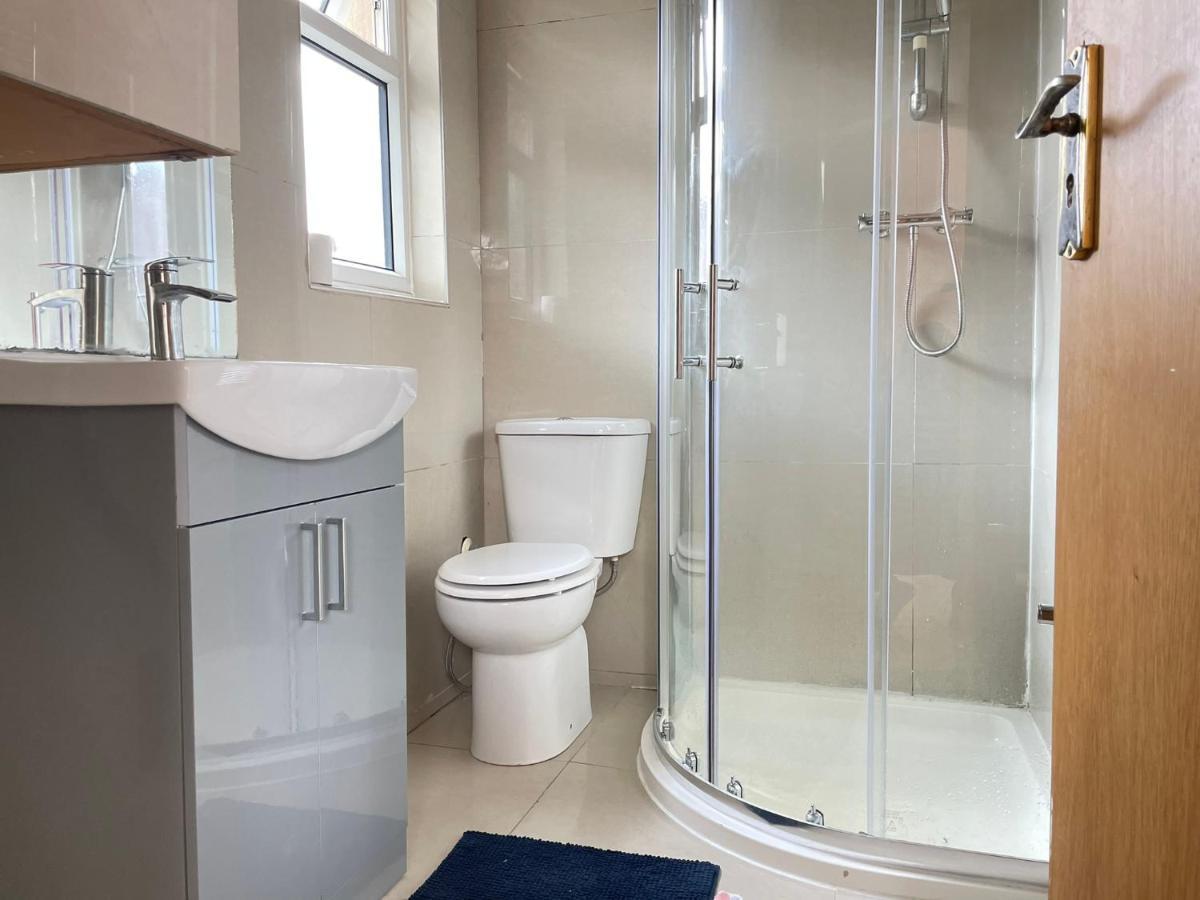 Private Room- Direct Travel Central/ Heathrow London Exteriör bild
