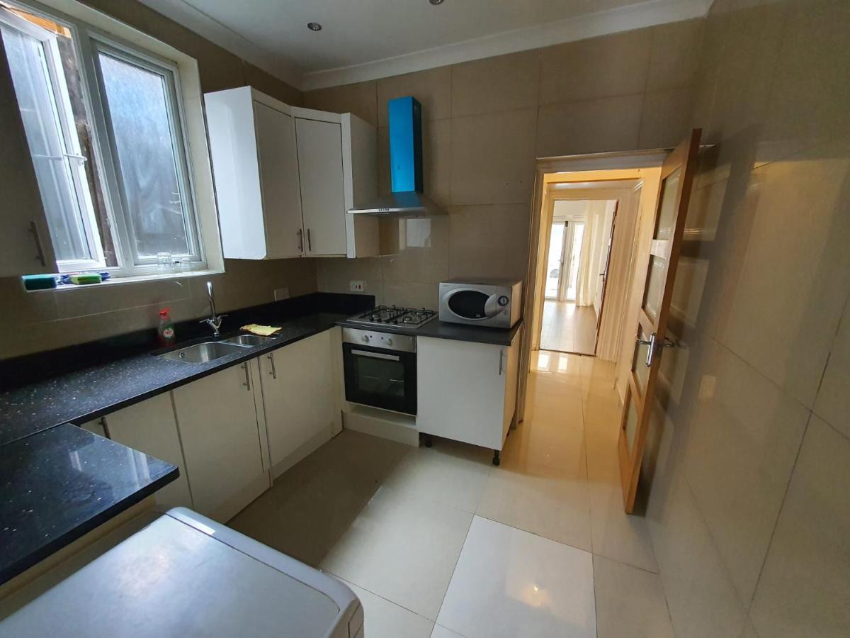 Private Room- Direct Travel Central/ Heathrow London Exteriör bild