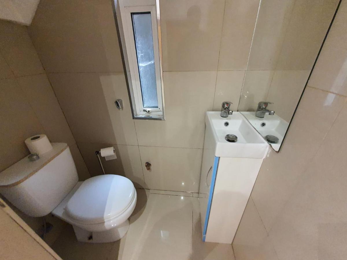 Private Room- Direct Travel Central/ Heathrow London Exteriör bild