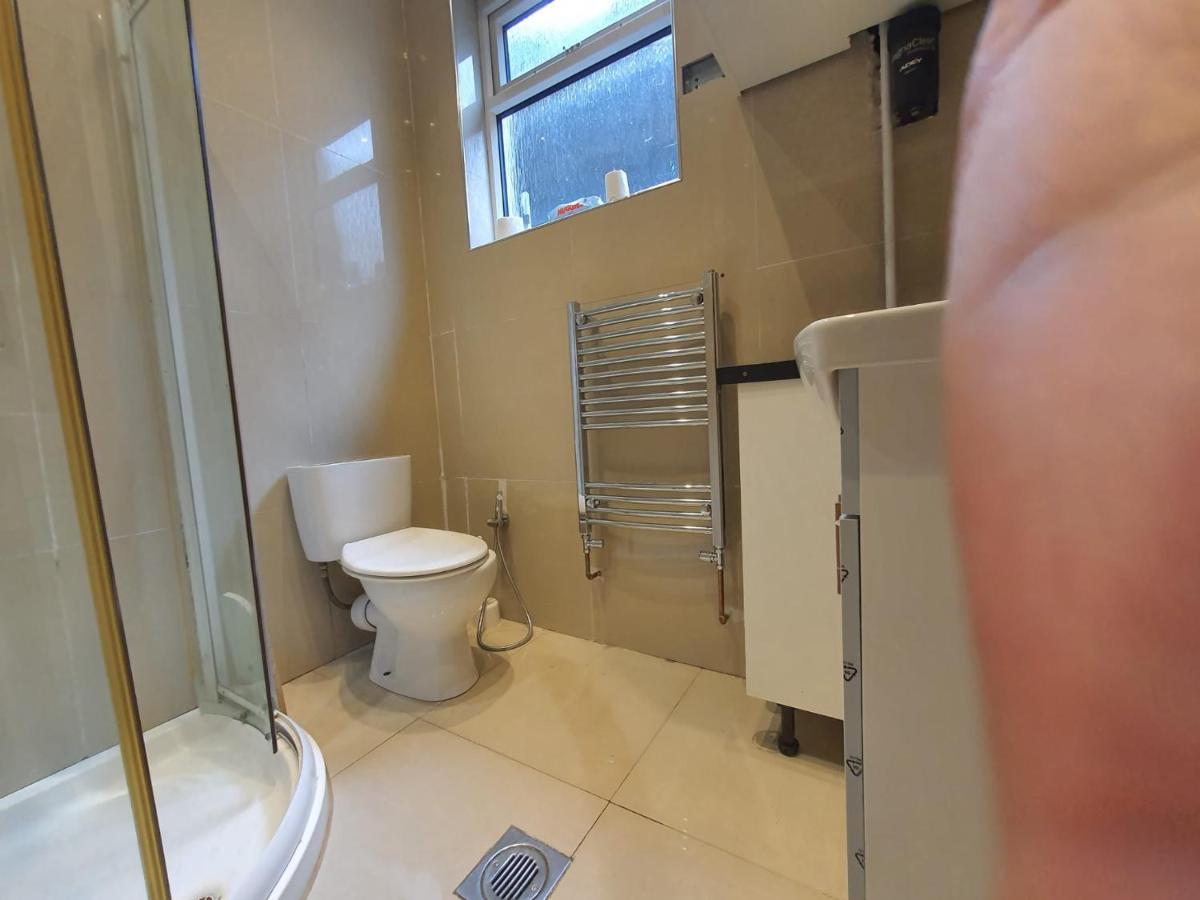 Private Room- Direct Travel Central/ Heathrow London Exteriör bild