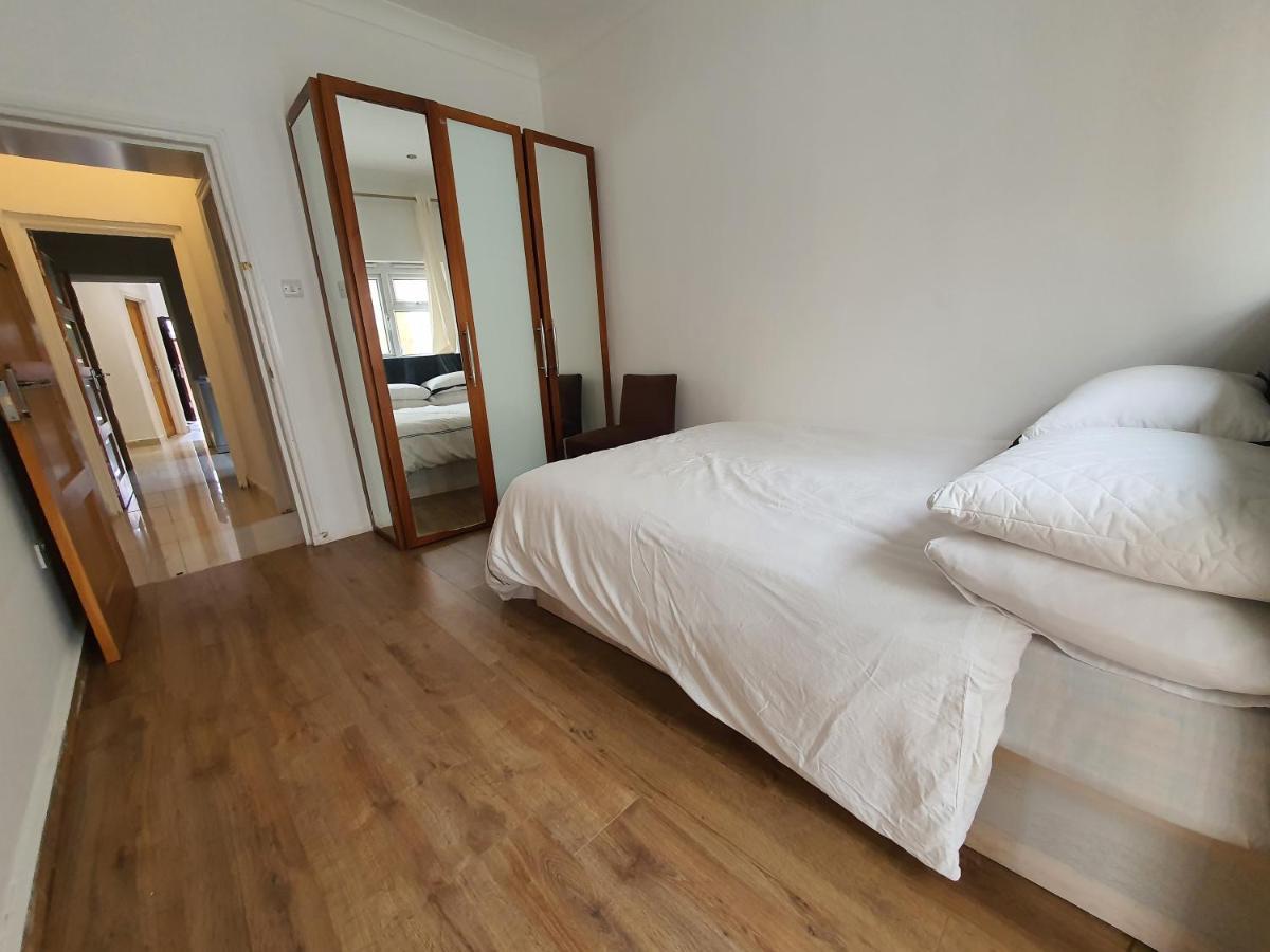 Private Room- Direct Travel Central/ Heathrow London Exteriör bild