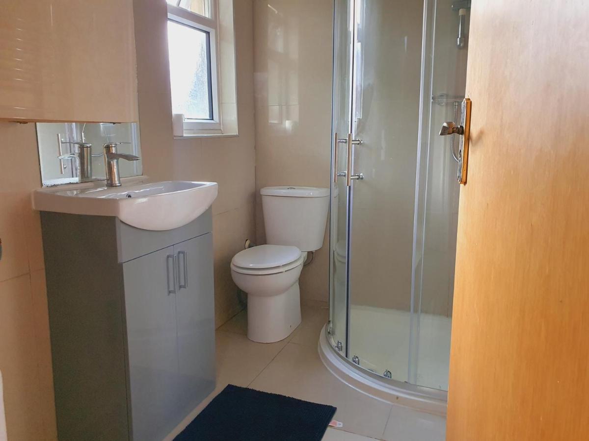 Private Room- Direct Travel Central/ Heathrow London Exteriör bild