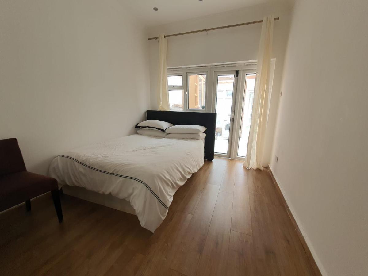 Private Room- Direct Travel Central/ Heathrow London Exteriör bild