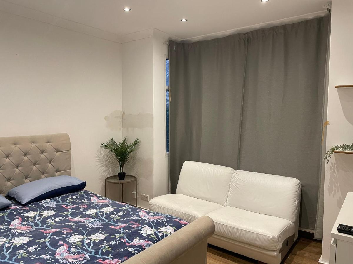 Private Room- Direct Travel Central/ Heathrow London Exteriör bild